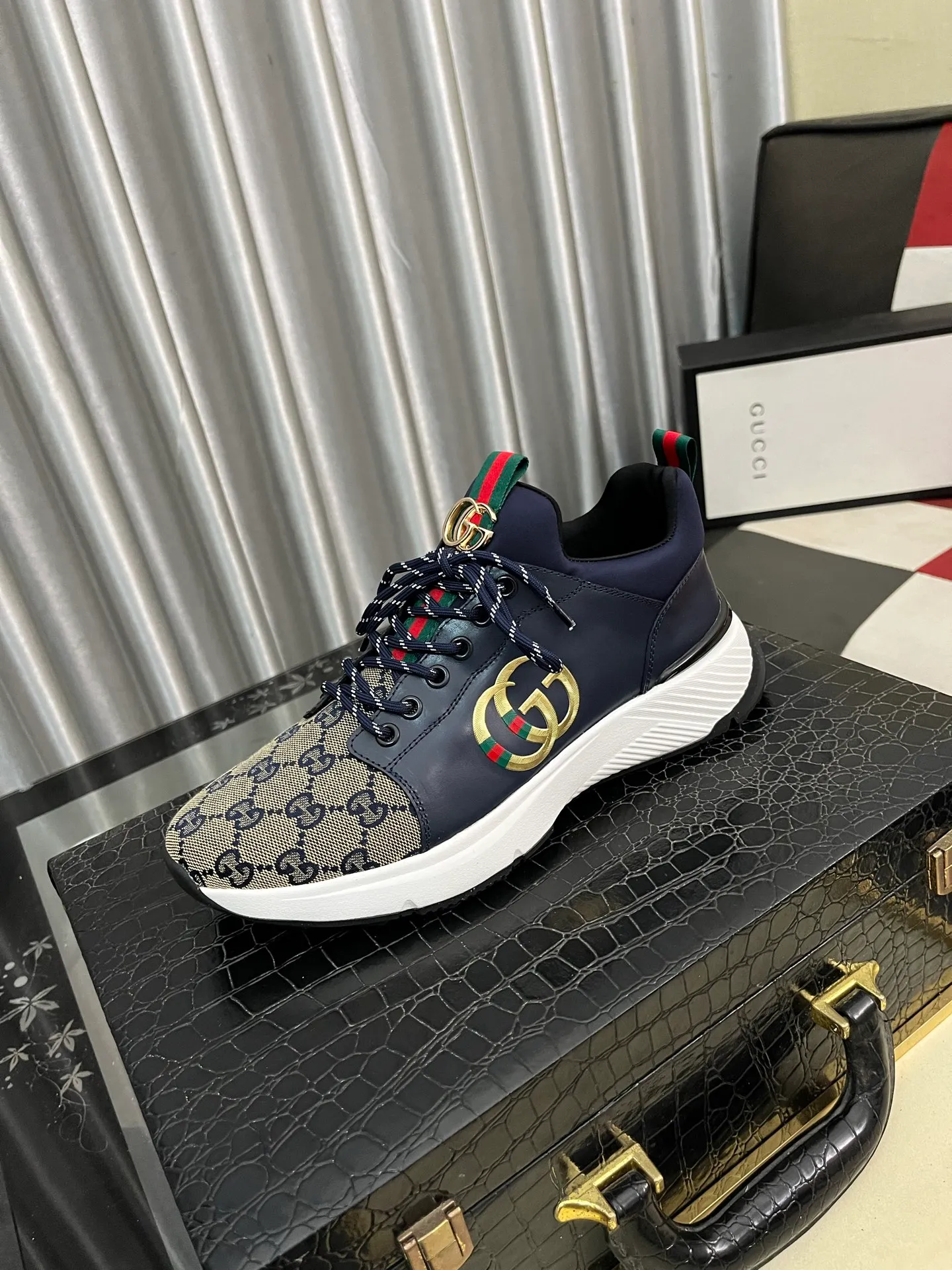 Men's Men's Shoes 💰458 ⌚️⌚️[GUCCI] Gucci men's casual shoes are absolutely popular 🔥The ultimate matching item for trendy men! The charm of super texture is irresistible, the main recommendation, the flower leather color is bright! The upper is made of high-quality brand printed fabric with cowhide, breathable leather lining and wear-resistant rubber sole, noble and elegant! Extremely comfortable🎁🎁You can be as handsome as you want💪 38-445⃣️colors available
